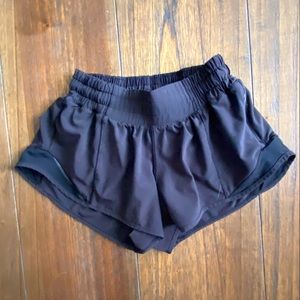 lululemon Black Hotty Hot Low Rise 2” Sz. 2